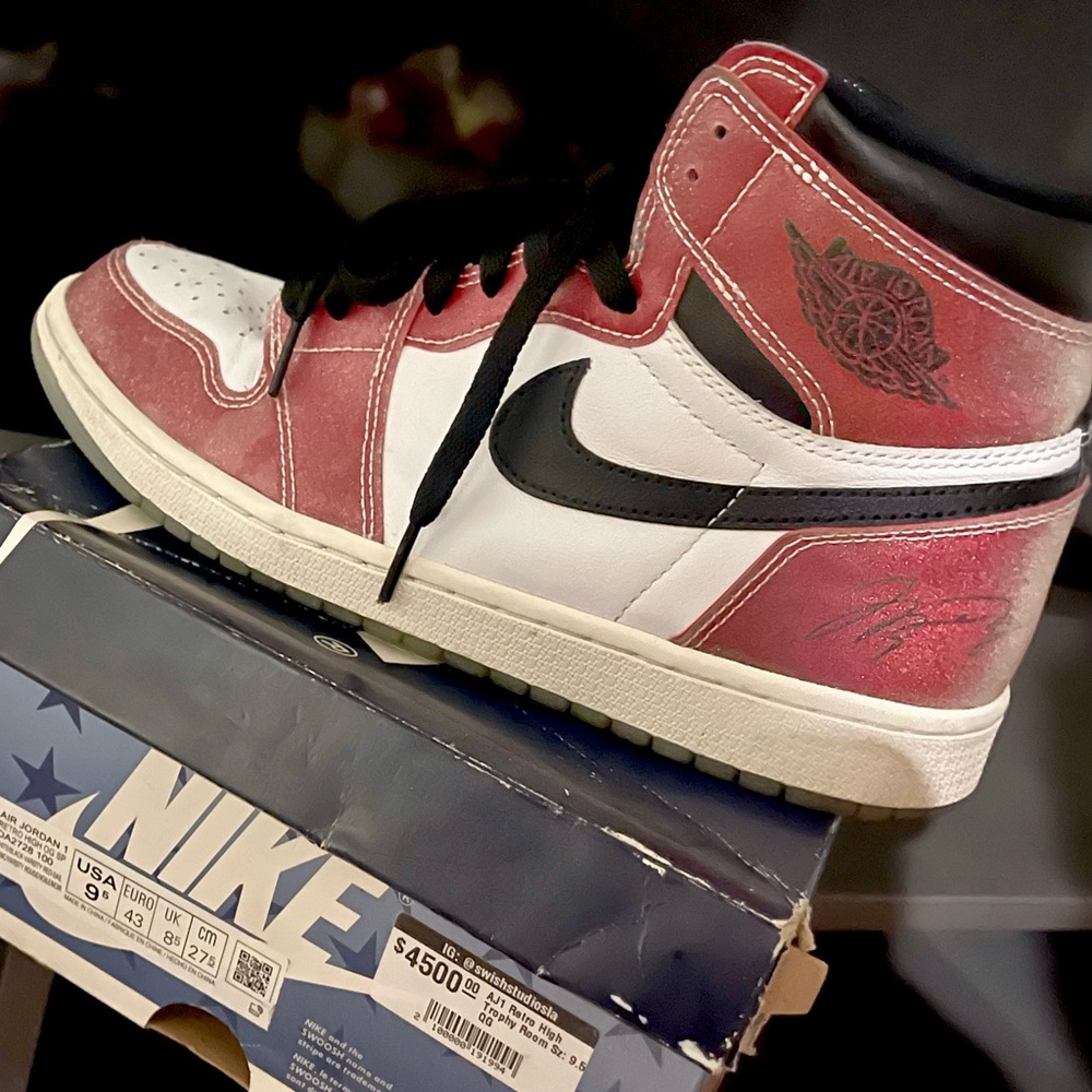 Trophy Room AJ1